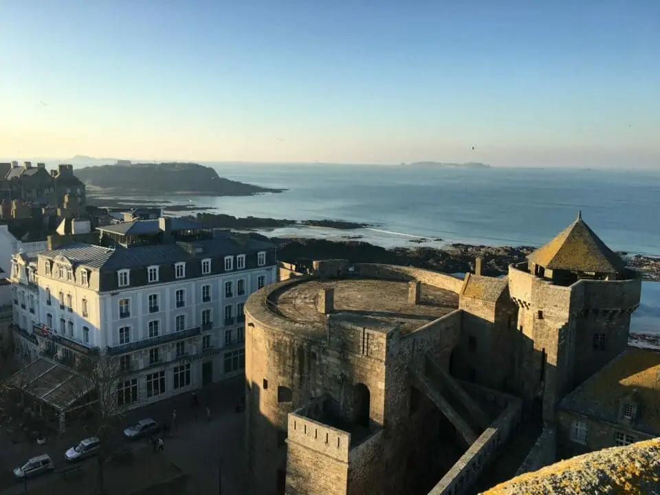 Vue-depuis-le-donjon-du-chateau-de-Saint-Malo Bretagne